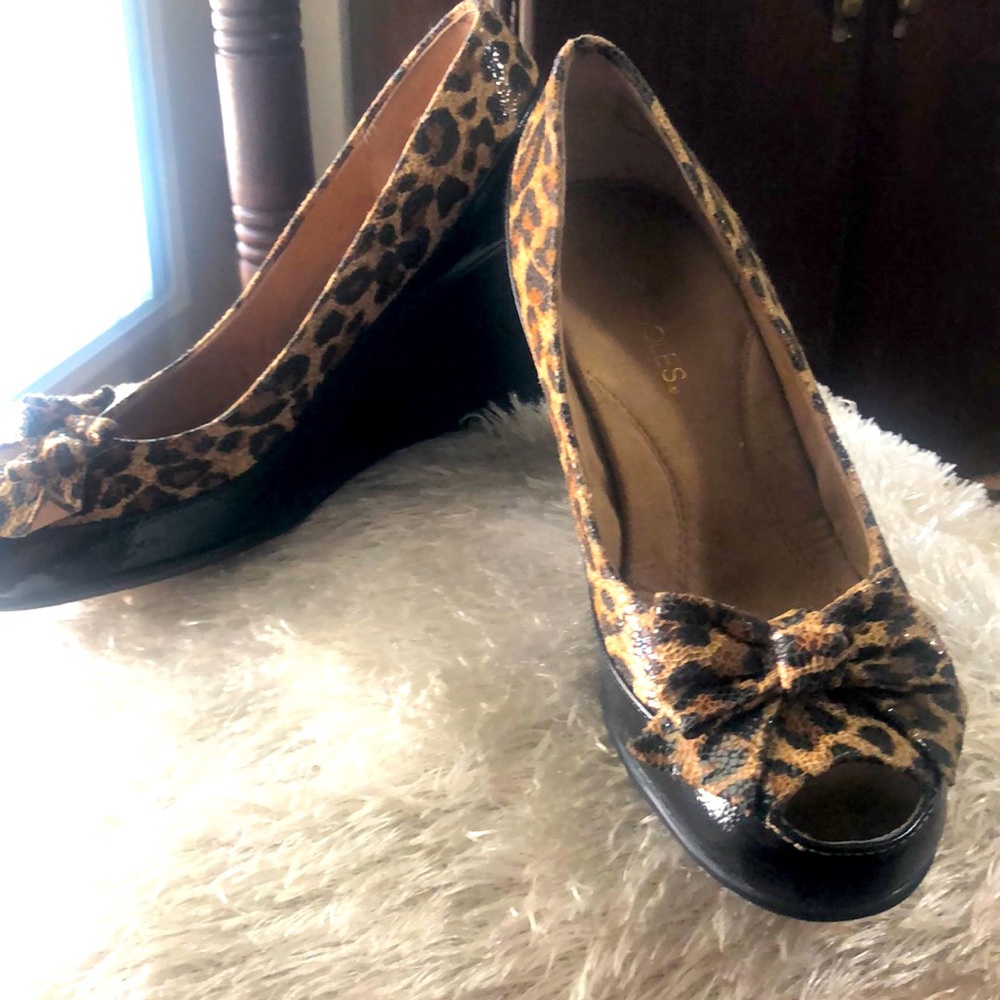 Aerosol leopard and black patent wedge shoes
